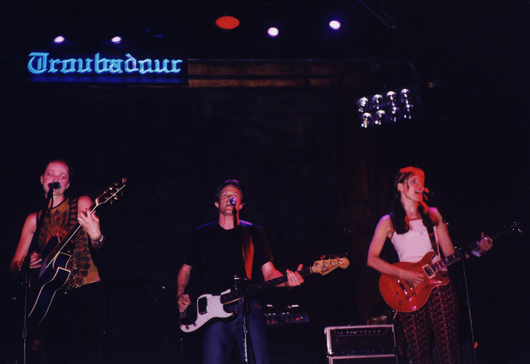 EPK Twigs_Singers Linda and Laura at Troubadour 3